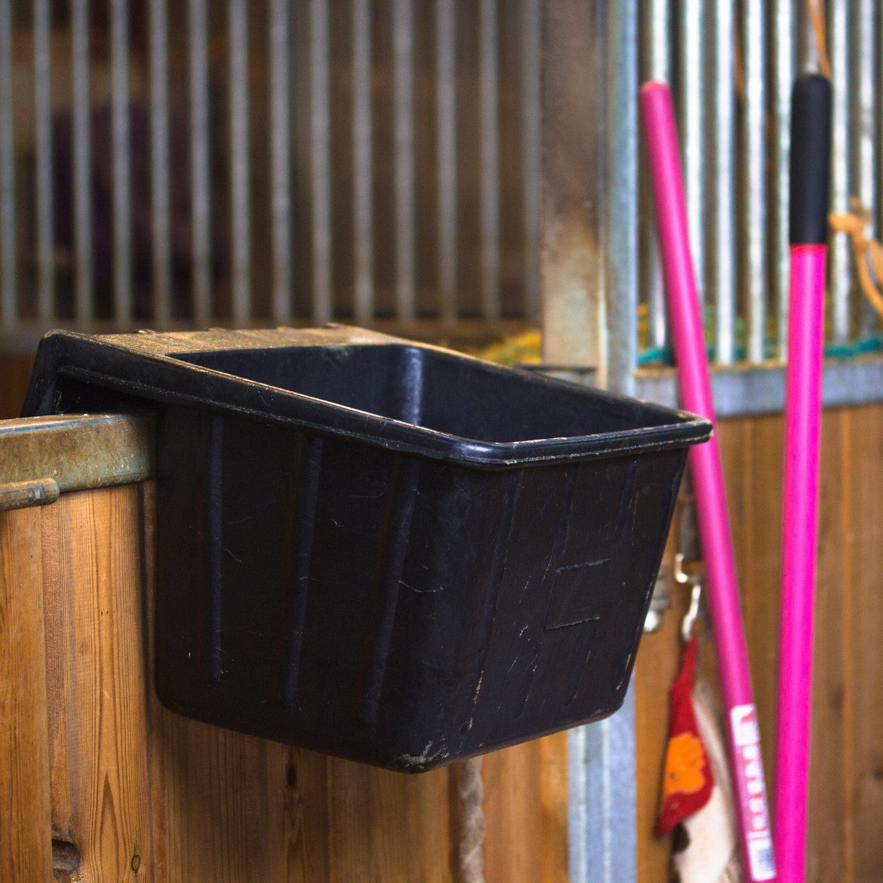 Tyre Rubber™ Hanging Portable Manger